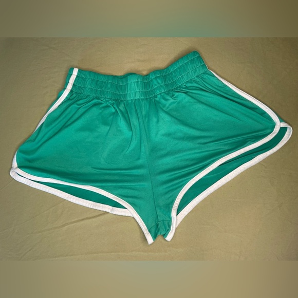 Green White Women’s Athletic Shorts Size Large Sporty Athleisure Streetwear EUC - Picture 10 of 11